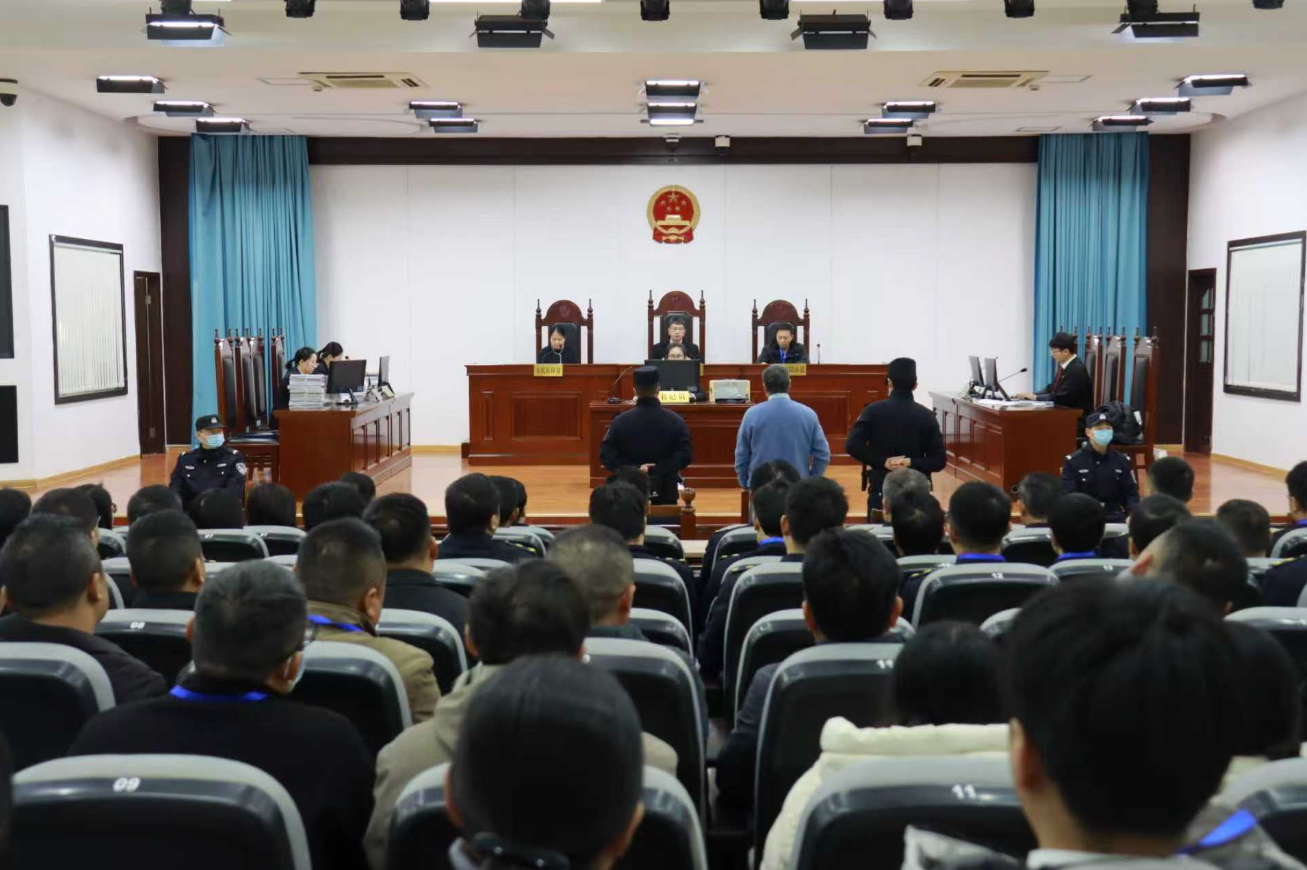 庭审.jpg