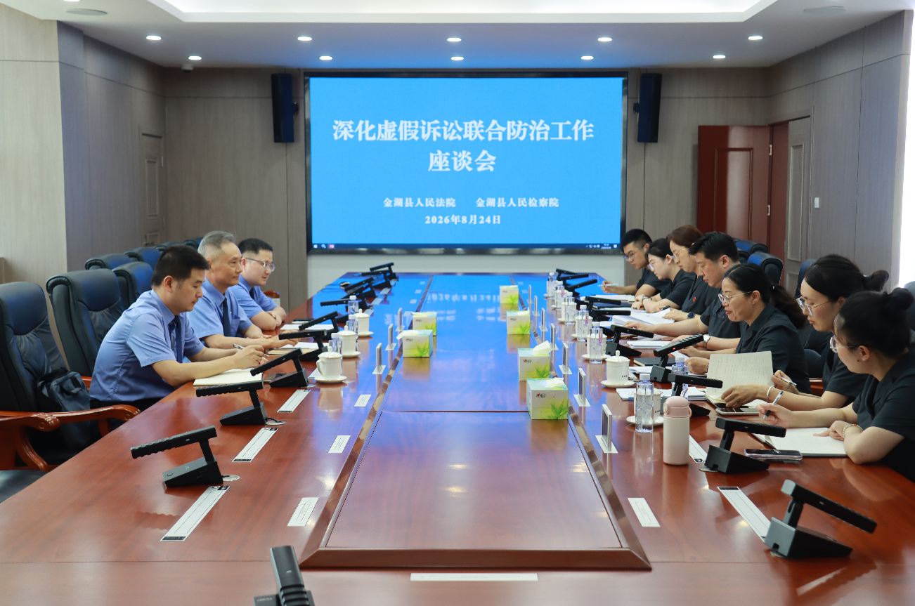 座谈会.jpg